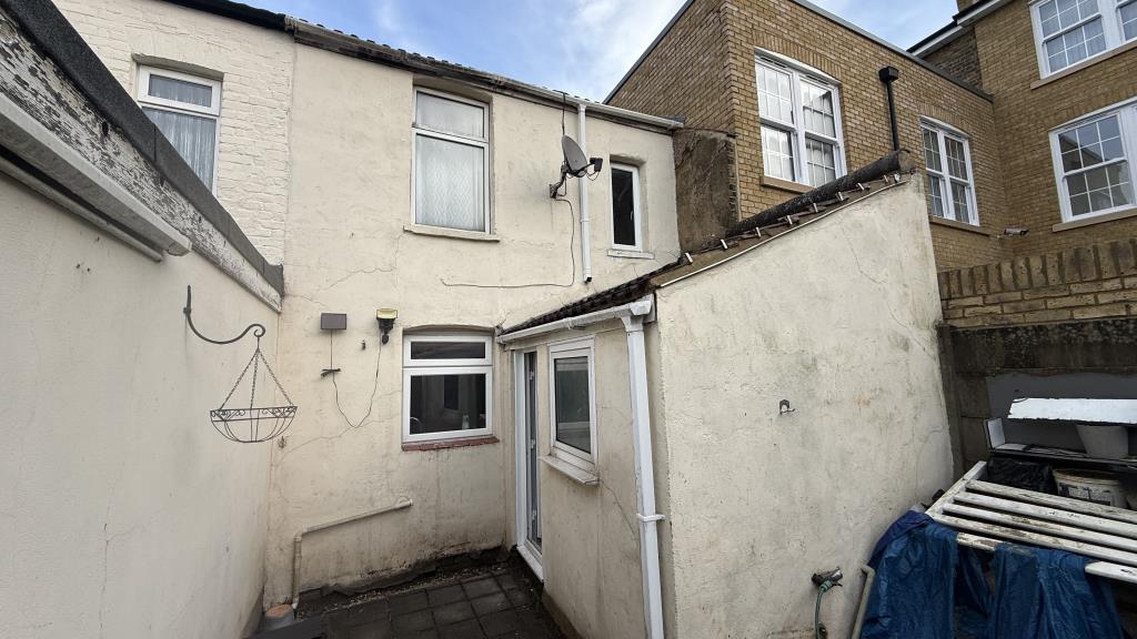 Lot: 99 - MID-TERRACE HOUSE FOR REFURBISHMENT - External image of property from rear garden